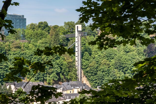 De panoramische lift Pfaffenthal neemt je 70 meter mee omhoog