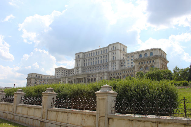 De bouw van het Parlementspaleis begon in 1984.