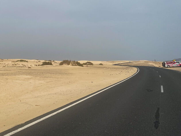 Parque Natural de las Dunas de Corralejo: witte zandheuvels tot zover het oog reikt