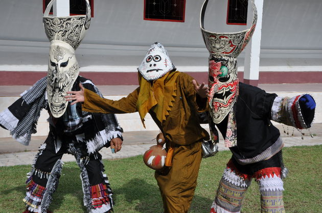 De maskers die worden gedragen tijdens het Phi Ta Khon festival