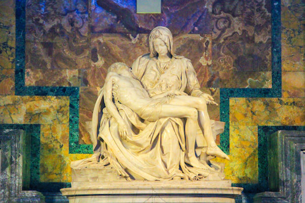 De Pi\u00e8ta van Michelangelo in de Sint Pieter.