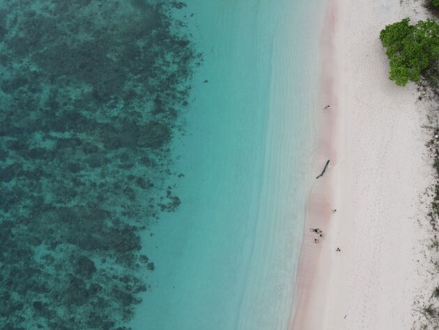 <em>Pink Beach, een bijzonder fenomeen.<\/em>