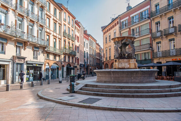 Place de la Trinit\u00e9 is in de zomermaanden een van de meest geliefde plekken van Toulouse