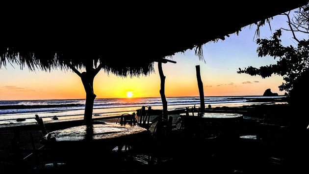 Ervaar het ultieme geluksmoment wanneer de zon ondergaat op Playa Maderas