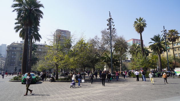 Plaza de Armes, overdag de plek waar iedereen komt, `s avonds kun je er beter niet zijn