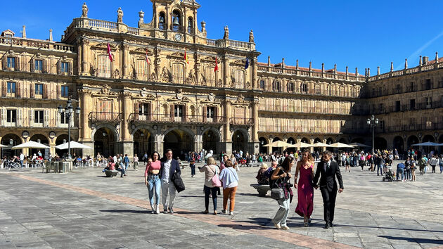 Een tussenstop in Salamanca levert wel gelijk mooie plaatjes op (Plaza Mayor)