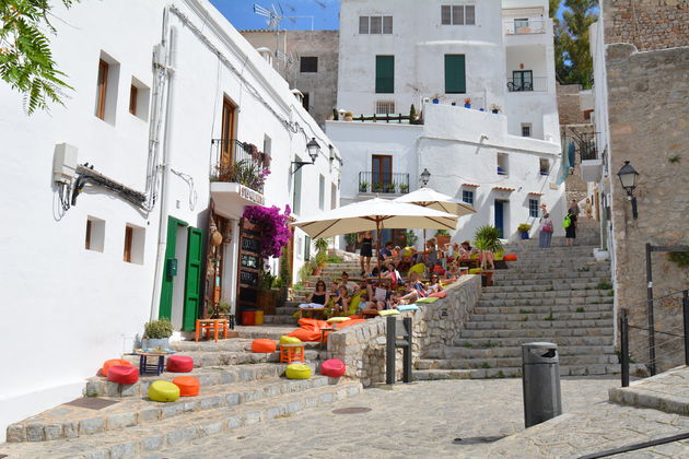 Een gezellig terrasje in Ibiza Stad