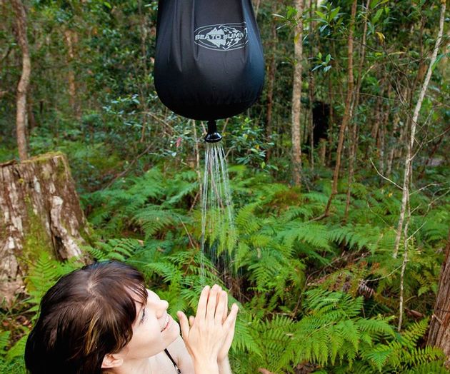 De Pocket Shower: 10 liter water om 7 minuten te douchen