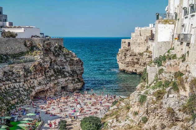 De Italiaanse regio Puglia bast van de mooiste strandjes, zoals Polignano a Mare