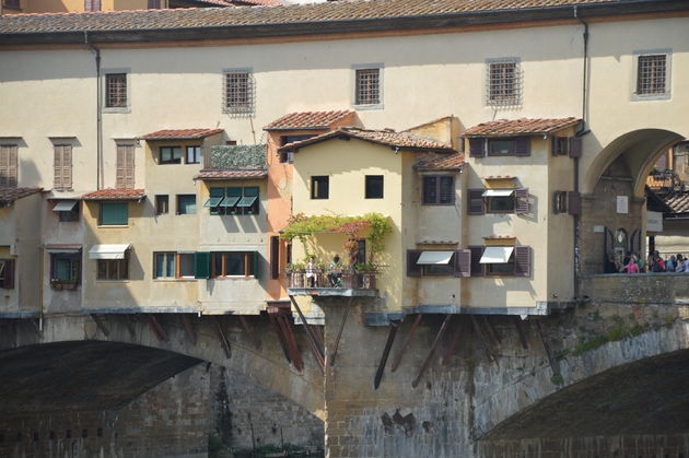 Ponte Vecchio barst van de juwelierswinkeltjes