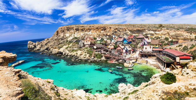 Popeye Village is de meest schilderachtige plek van Malta\u00a9 freesurf - Adobe Stock
