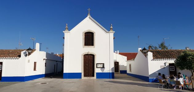 Porto Covo, witte huizen met blauwe accenten
