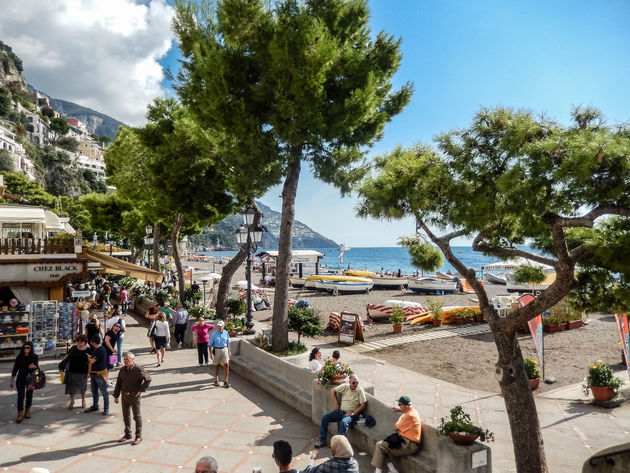 De gezellige boulevard van Positano