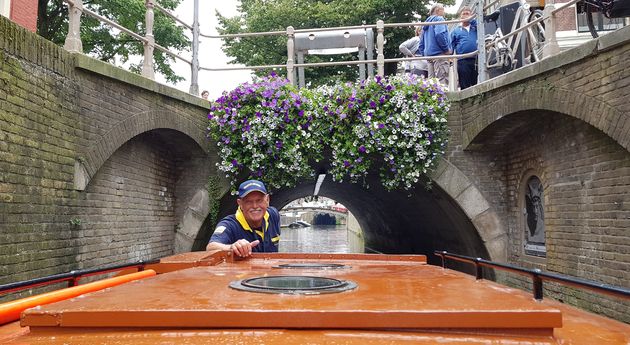 Aanrader, varen met een praamboot door de grachten van Leeuwarden