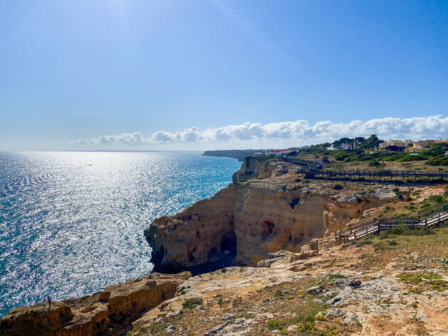 De boardwalk van Carvoeiro is wat minder bekend, maar kijk zelf: deze wandeling is prachtig!