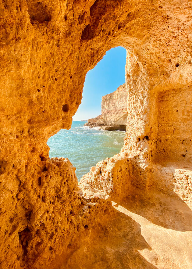 Een bijzonder mooi doorkijkje op Praia do Carvoeiro