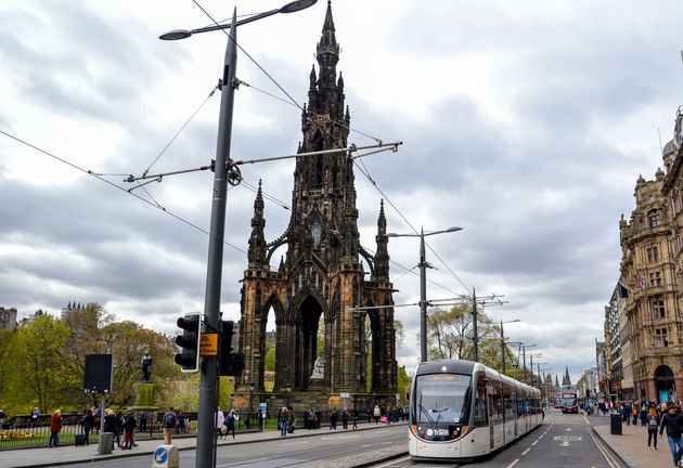 De winkelstraat van Edinburgh is Princess Street.