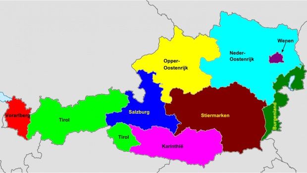 De kleine groene regio links van Karinthi\u00eb is de provincie Oost-Tirol