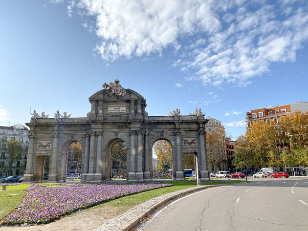 Puerta de Alcala is de vroegere stadspoort en vind je bij het park