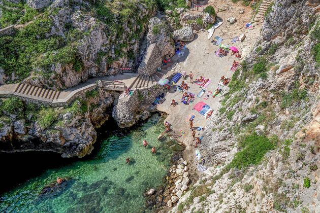 Kleine strandjes aan de kust van Puglia zijn vaak rustig en zien er echt idyllisch uit.