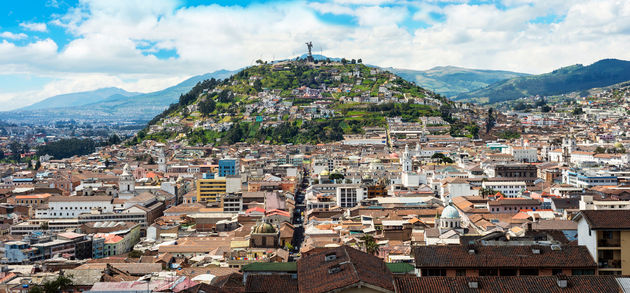 El Panecillo met Quito`s Madonna\u00a9 Kseniya Ragozina - Fotolia.com