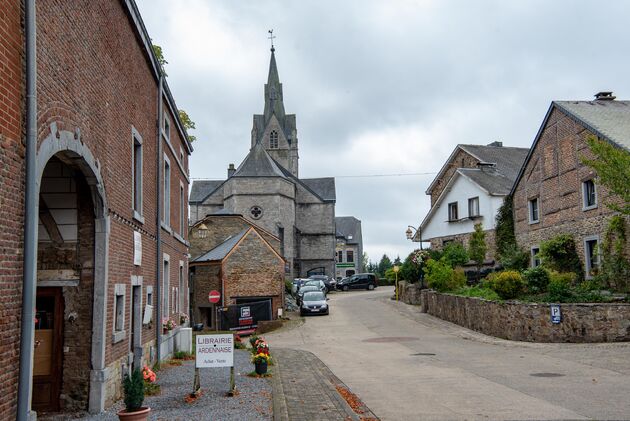 Het middelpunt van boekendorp Redu: Eglise Saint-Hubert