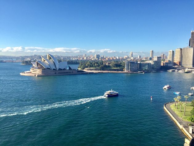 Het beroemde Opera House gezien vanaf de Harbour Bridge