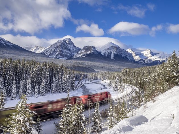 Een winterse droomreis door de Canadese Rocky Mountains \u00a9 Jeff Whyte - Adobe Stock