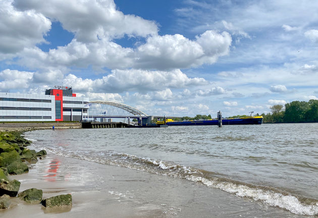 rotterdam-strandje-maas.jpeg