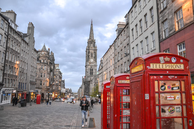 Je wandelt letterlijk door een stukje geschiedenis in Edinburgh.