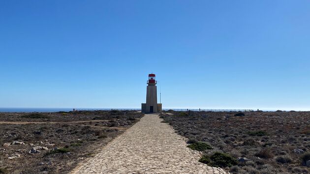 De vuurtoren van Fortaleza eenzaam in de natuur