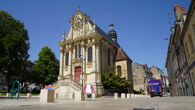 L`\u00c9glise Saint-Pierre gebouwd tussen 1612 en 1653