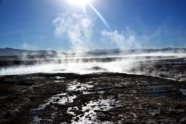 Het vulkanisch gebied heeft natuurlijke warmwaterbronnen gecre\u00eberd op prachtige plekken.