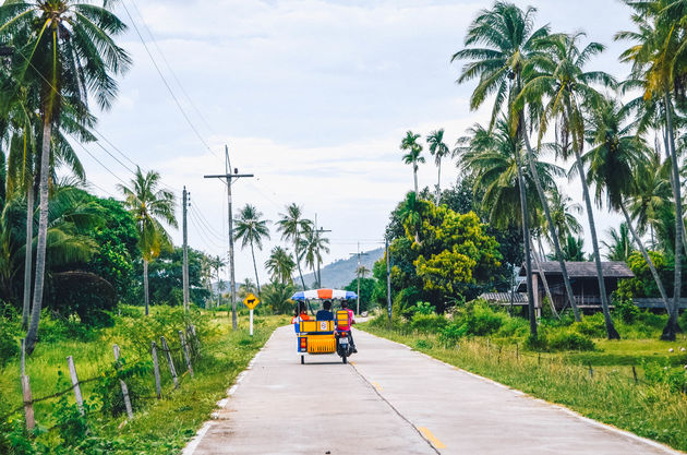 Touren door de rijstvelden met een Saleng-motorfiets