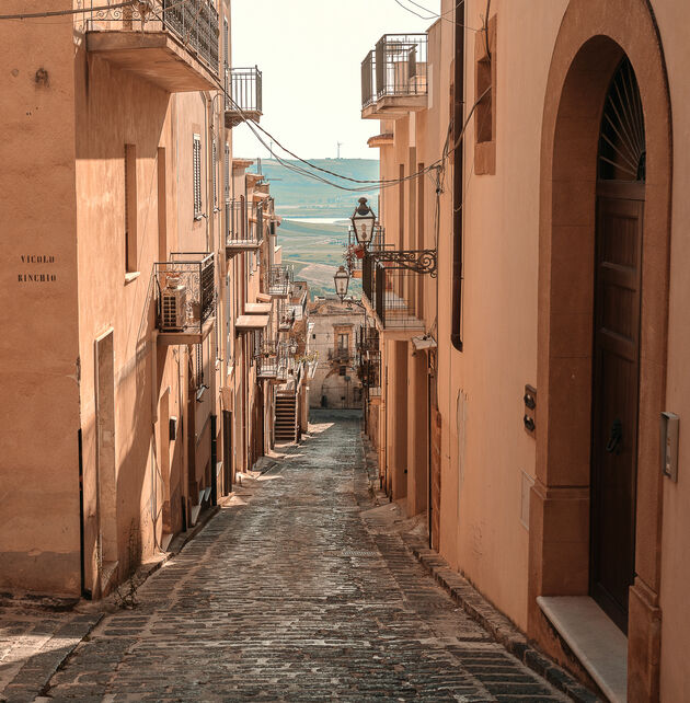 <em>Het charmante dorpje Sambuca op Sicili\u00eb is echt Italiaans.<\/em>