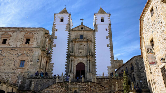 De kerk van San Francisco Javier op het Plaza San Jorge in C\u00e1ceres