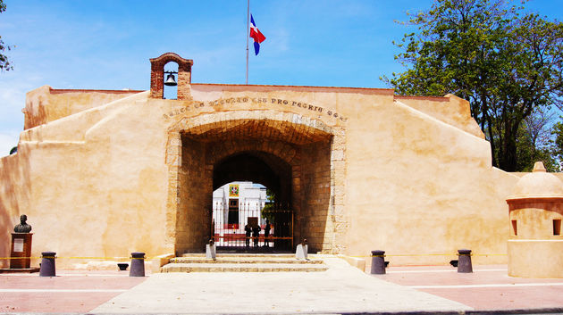Oude poort in het centrum van Santo DomingoFoto: solraknauj - Fotolia