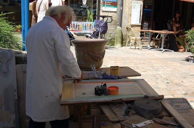 Ambachtelijk (artisinale) schilderwerk in Sarlat