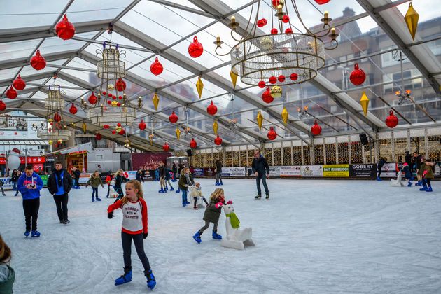 Ook hier in Knokke-Heist is het gezellig rondom de schaatsbaan