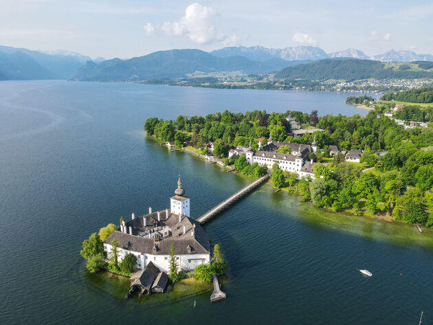 Vanuit de lucht zie je pas echt goed hoe mooi Schloss Ort is