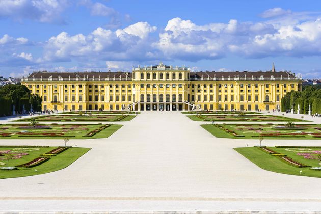 Het paleis Schloss Sch\u00f6nbrunn is werelderfgoed \u00a9 kameraauge - Adobe Stock