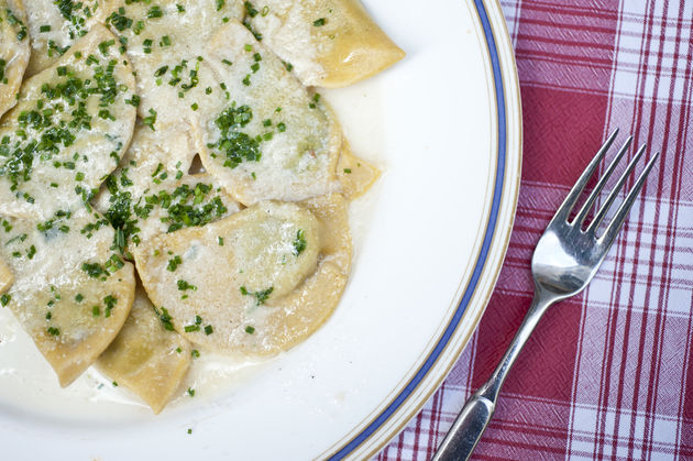 Schlutzkrapfen is ravioli gevuld met spinazie en kaas