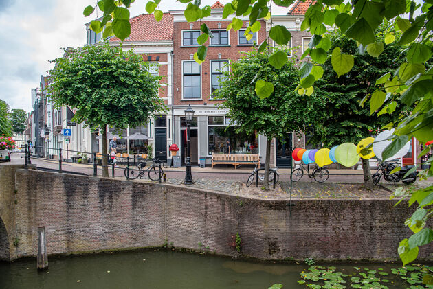 Koffietentje Basta (op de hoek) is een goede plek om je dag in Schoonhoven te beginnen