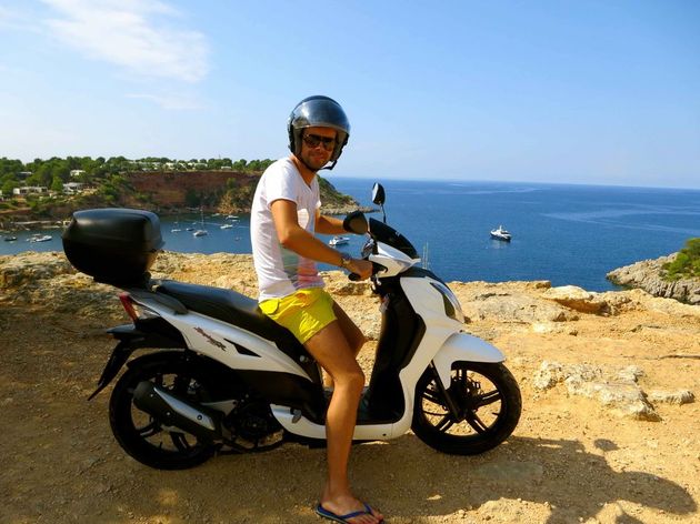 De leukste manier om Ibiza te verkennen: op een scooter!