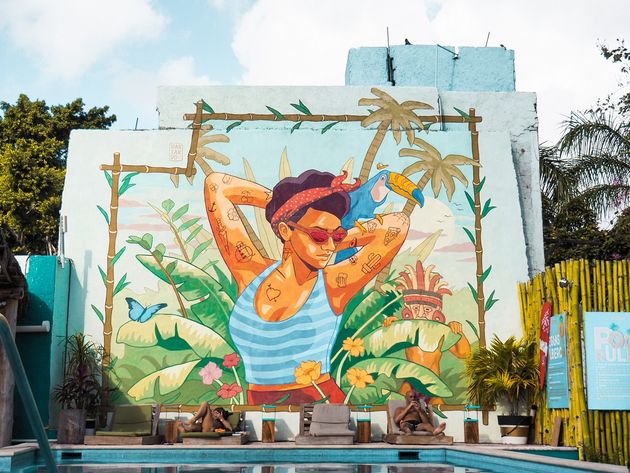Selina Cancun Downtown barst van de kleurrijke wall art