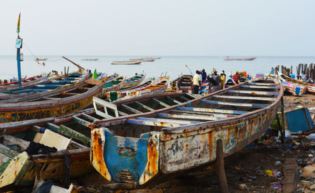 De vissersboten op het strand van M\u2019bour