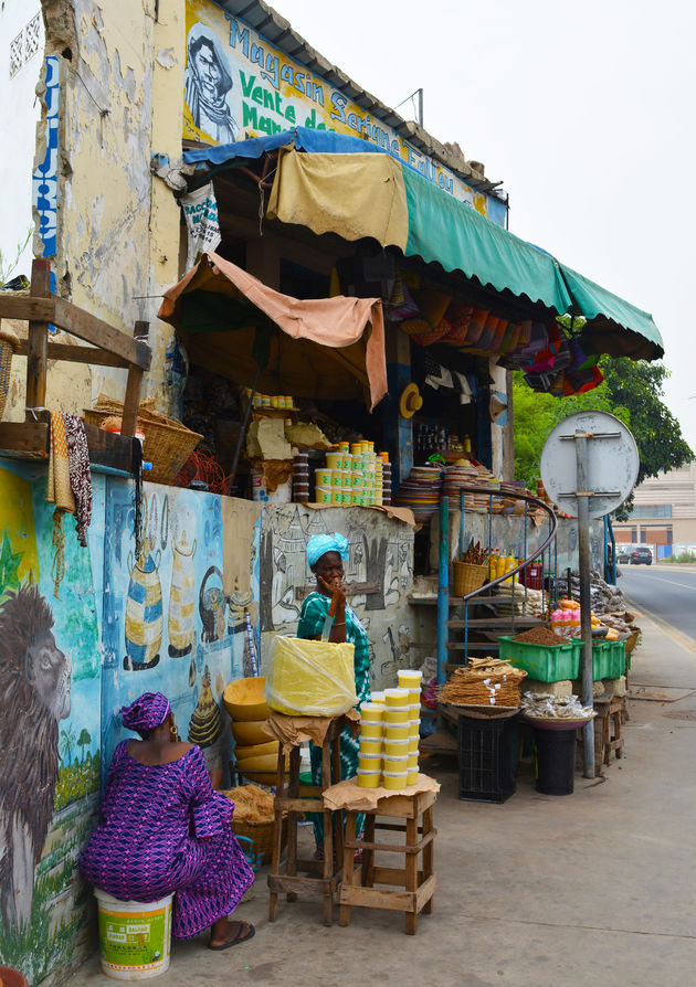 Vrouwen bij hun kraampje in Dakar