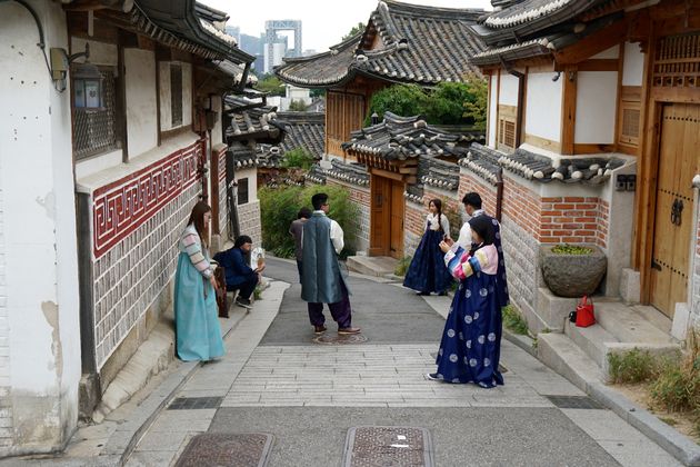 Foto`s maken van elkaar in het oude Seoul
