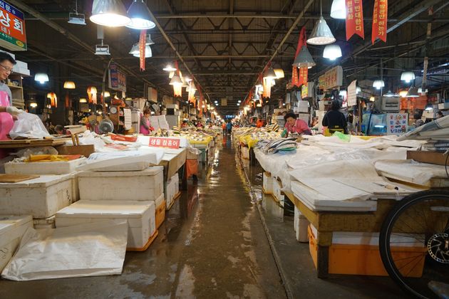 De vismarkt van Noryangjin in Seoul behoort tot de grootste ter wereld.