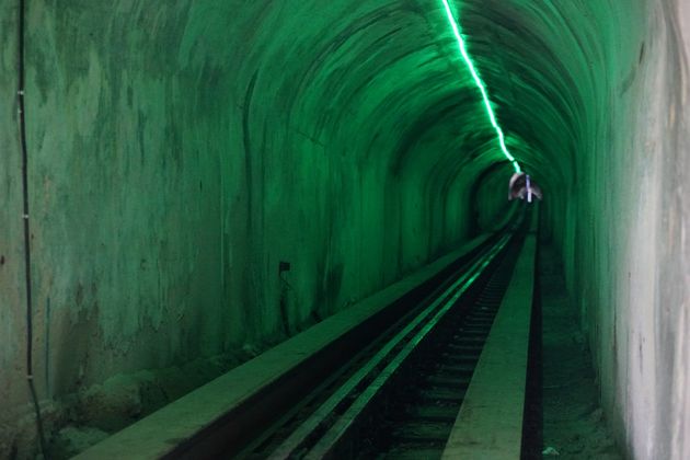 75 Meter omlaag en 250 meter diep kom je onder de grond vrijwel aan de Noord-Koreaanse grens